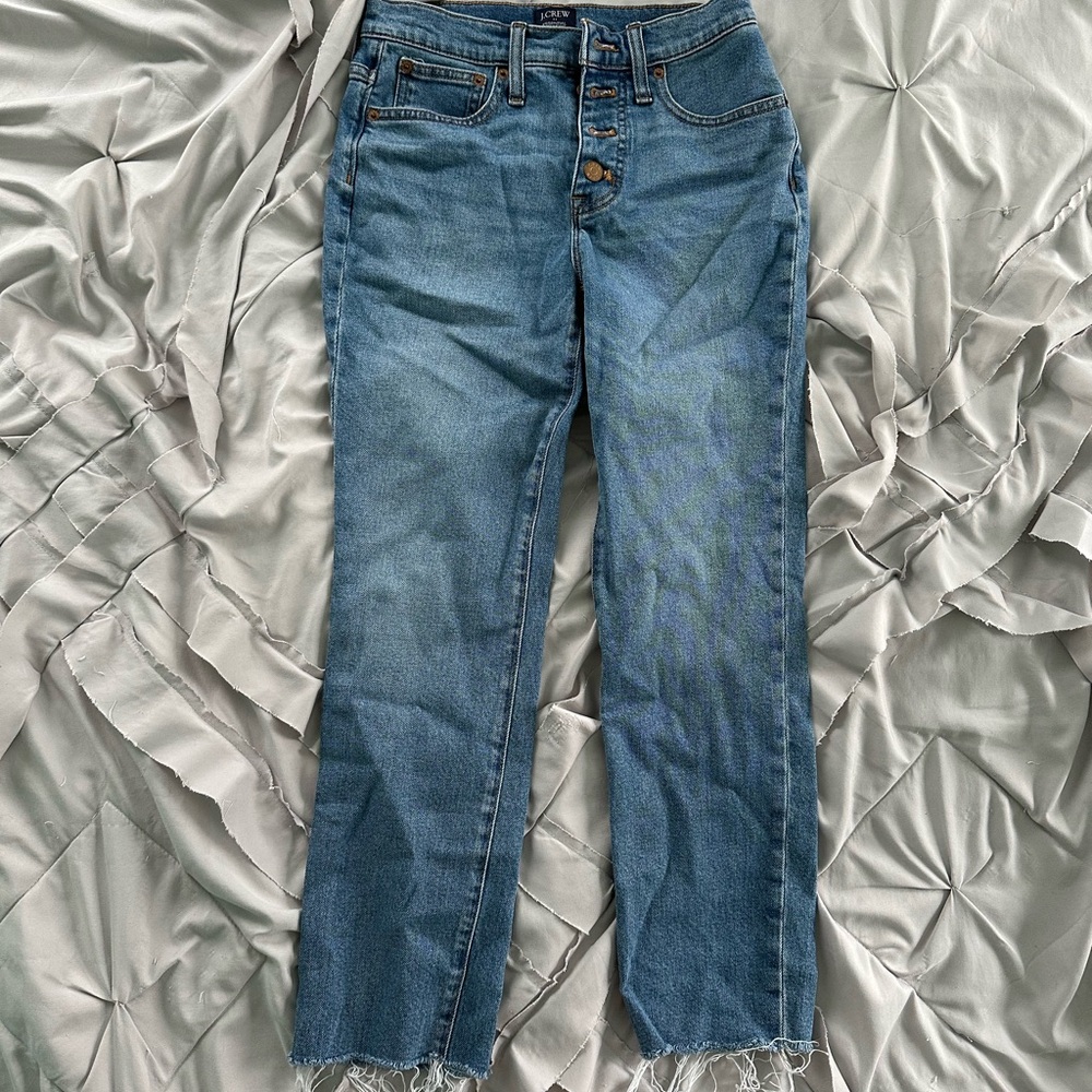 J. Crew straight leg jeans dark wash in a size 25. Have never been worn.